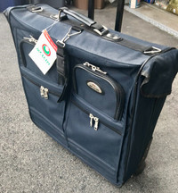 Valise a vetements suspendus roulant / Rolling Hanging Suitcase