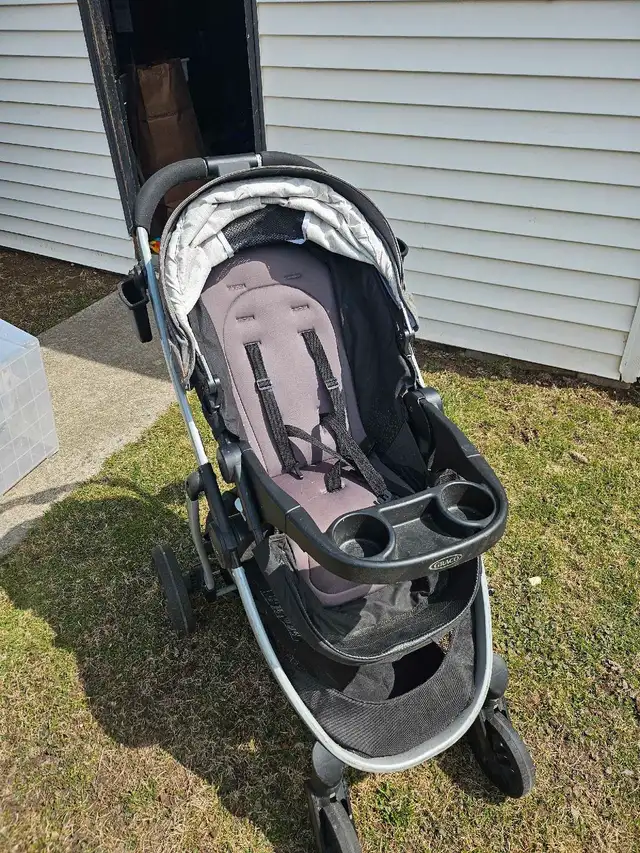 Graco Baby Stroller in Strollers, Carriers & Car Seats in Hamilton - Image 3