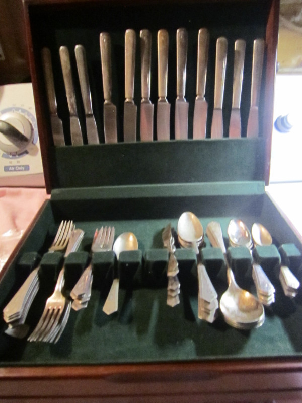 AURORA silverware set, Service for 6 in Arts & Collectibles in Portage la Prairie - Image 2