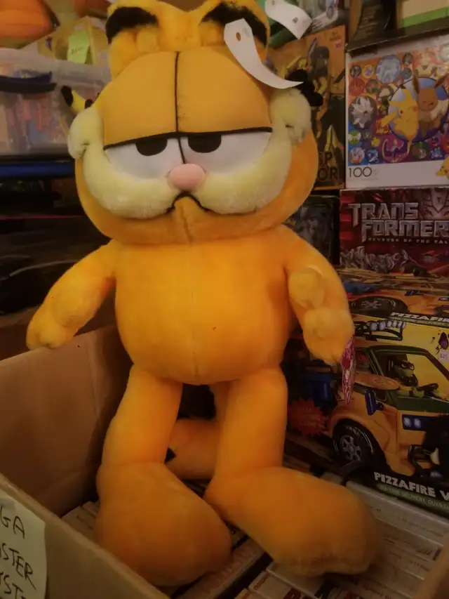 21" Garfield Plush with original tag (Play By Play, Paws) $50 in Toys & Games in Markham / York Region - Image 2