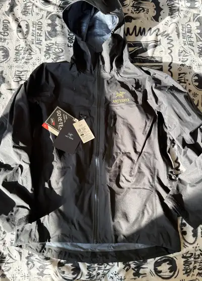 For sale is this beautiful Alpha SV jacket in 24K Black colour Size is L, but can possibly fit for a...
