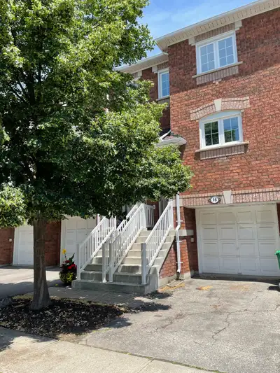 For Rent – 2+1 Bed / 2 Bath townhome in Mississauga, Lisgar community. 16-6060 Snowy Owl Crescent, L...