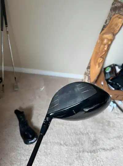 Titleist TSR3 Driver. 9 Degrees. Excellent condition, used last year for about 20 rounds as well as...