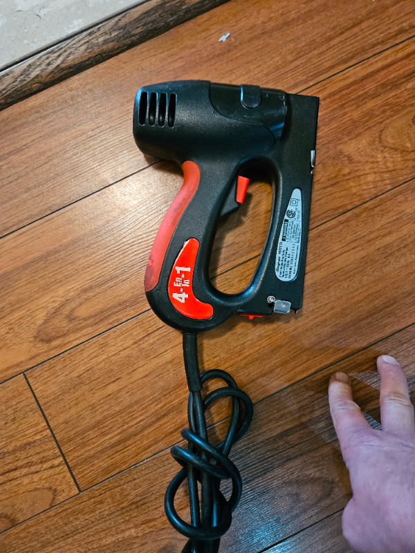 SNAP ON electric 4 in 1 stapler/brad nailer. in Hand Tools in Oakville / Halton Region - Image 4