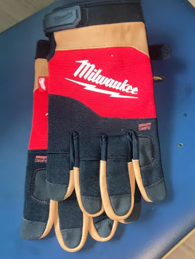 MILWAUKEE Safety Gloves in extra large, View more