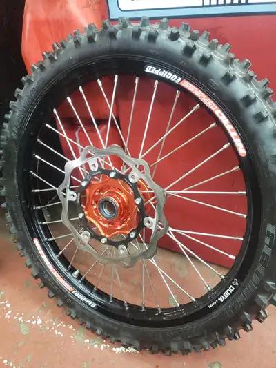Almost like new condition wheels to fil most ktm and husqvarna dirt bikes. Paid 2600$ for this setup...