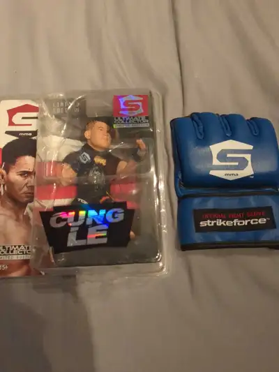 Cung le strikeforce action figures plus official MMA glove