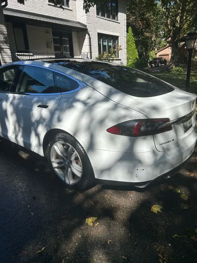 Tesla Model S 85 2013597331699828019201