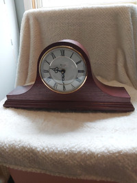 Beautiful Bulova Quartz Cherrywood 1-Hour Chime Mantle Clock