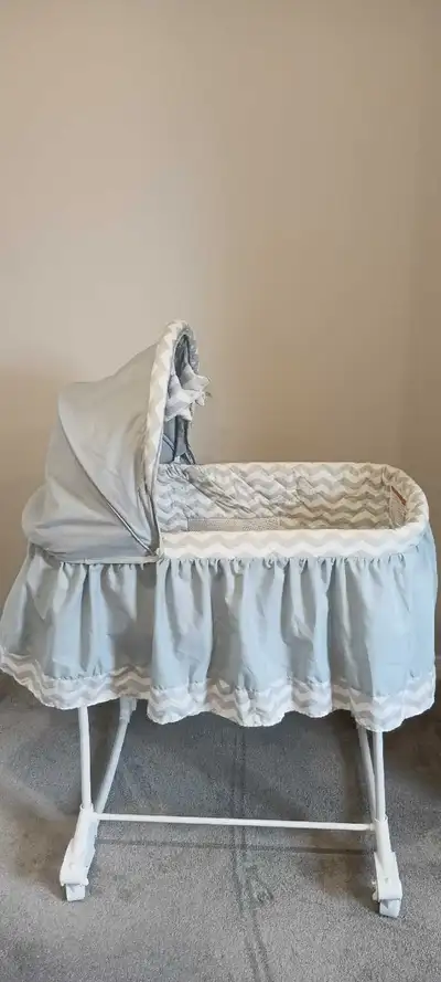 Bily Rocking Bassinet. 3 yes old. No issues.