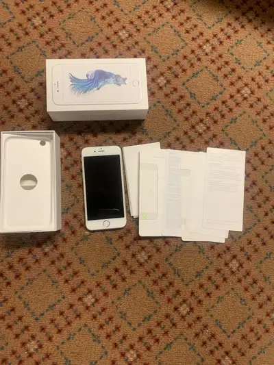 32GB locked to rogers. Comes with box, charger, manuals. Message with any questions.