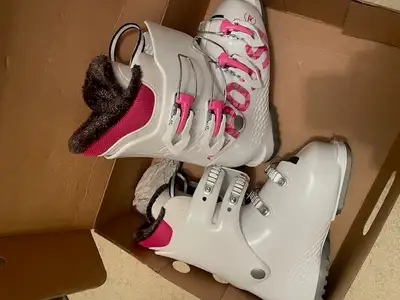 Rossignol Fun Girl ski boots size 22.5 (women's 6.5), View more