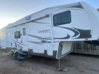 2008 Forest River Sandpiper 28’ 5th Wheel w/Bunkhouse