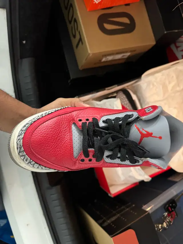 Air Jordan 3 SE Unite, Size 10 in Men's Shoes in City of Toronto - Image 4