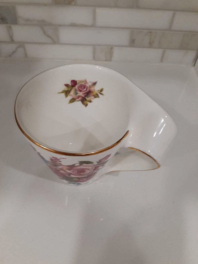 Rose design mug by TEAOPIA  in Kitchen & Dining Wares in City of Toronto - Image 2