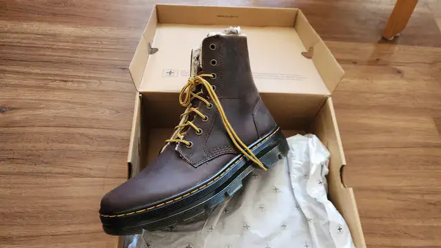 Dr. Martens Combs Leather FD Winter Boots - Unisex  NEW Size 11 in Men's Shoes in City of Toronto - Image 3