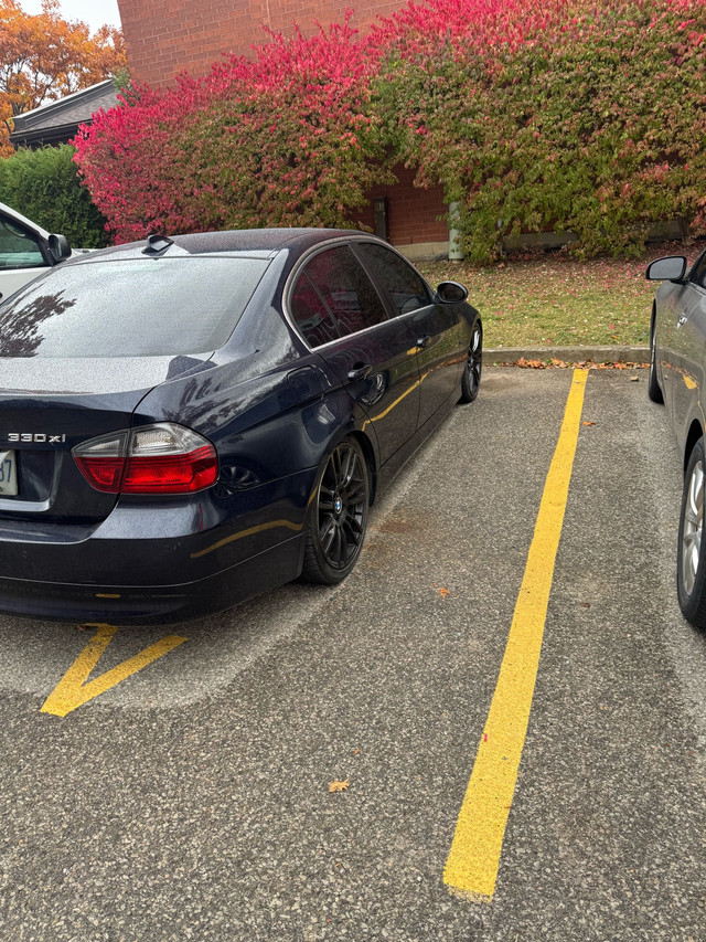 bmw 330xi in Cars & Trucks in Oakville / Halton Region