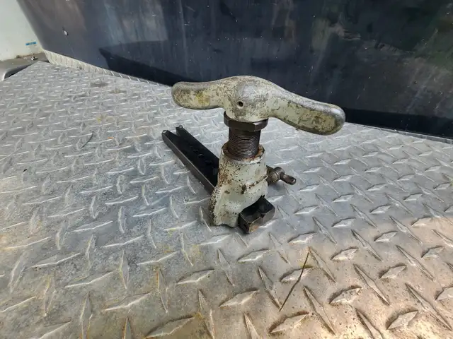 Ridgid Plumber Automotive Mechanic Flairing Tool in Hand Tools in Windsor Region - Image 4