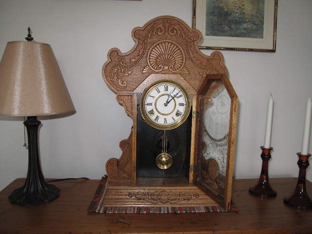 ANTIQUE GINGERBREAD CLOCK working order in Arts & Collectibles in Guelph - Image 2
