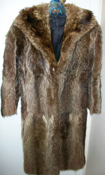 Manteau long en vraie fourrure de chat sauvage / raton laveur, View more