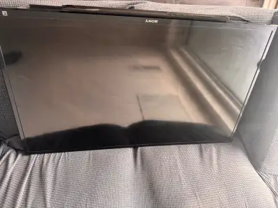 Used old model 35” Snoy Bravia smart TV for free , View more