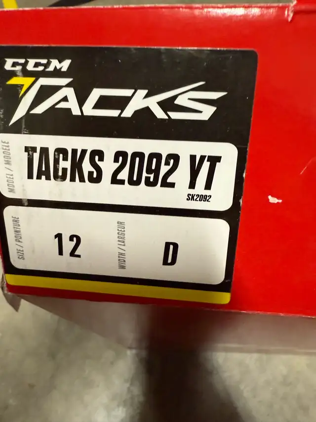 CCM Tacks 2092 skates youth size 12  in Skates & Blades in Kitchener / Waterloo - Image 7