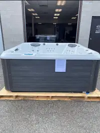 6-8 seat hot tub with lounger