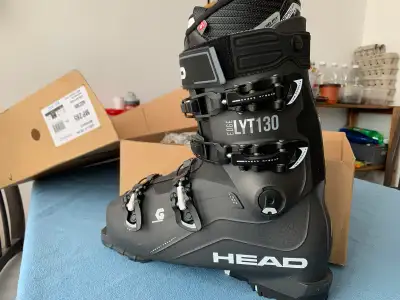 Head Edge Lyt 130 ski boots in mondo 28.5 high volume last for men with thick feet, or regular feet...