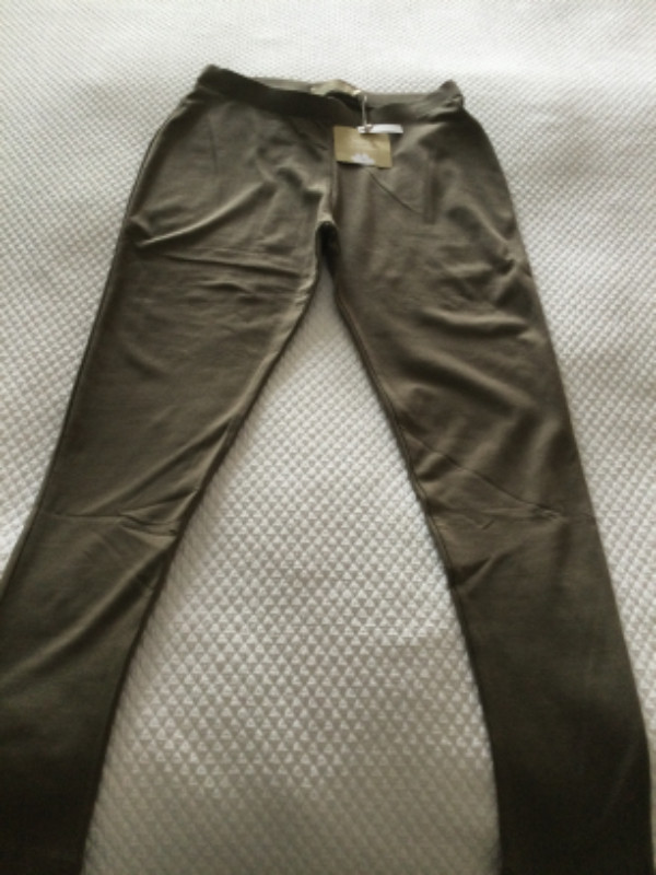 Legging 95% coton ,5% elasthane dans Femmes - Pantalons et shorts  à Ville de Montréal - Image 2