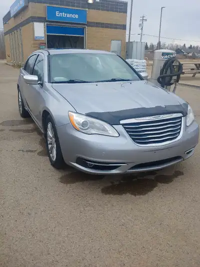 2014 Chrysler 200- NEED SOLD BY FRIDAY 