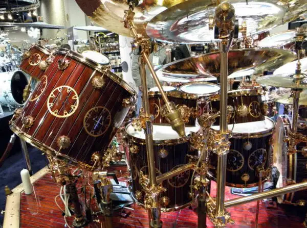 NEIL PEART DW COLLECTOR'S SERIES SNARE DRUM in Drums & Percussion in Windsor Region - Image 8