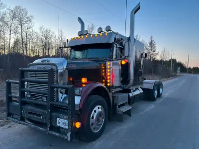 2000 Freightliner Classic Build date of 10/99 475 2SW Cat Roughly 850-900000km since last in frame a...