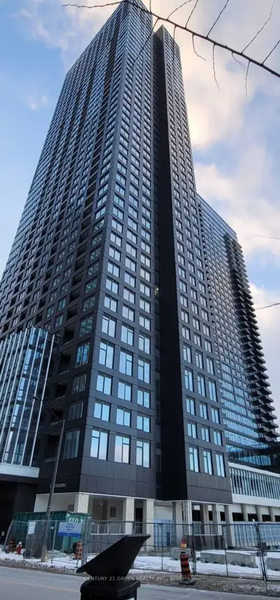 Prime Mississauga City Centre! Welcome to the 1-year-new condominiums at Square One District by Dani...