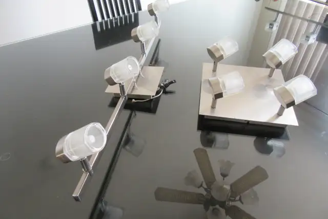 Duo Luminaires de plafond avec 4 globes halogènes in Indoor Lighting & Fans in Longueuil / South Shore - Image 3