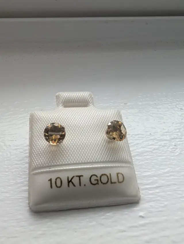 New 10K Yellow Gold Citrine Earrings For Sale in Jewellery & Watches in London - Image 10