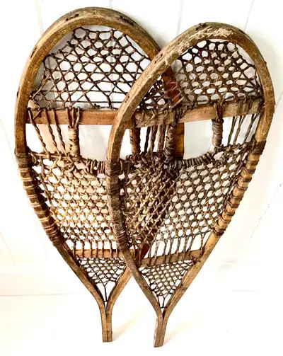 Antiquité. Collection Métier d'art Raquettes en bois & babiche L, View more