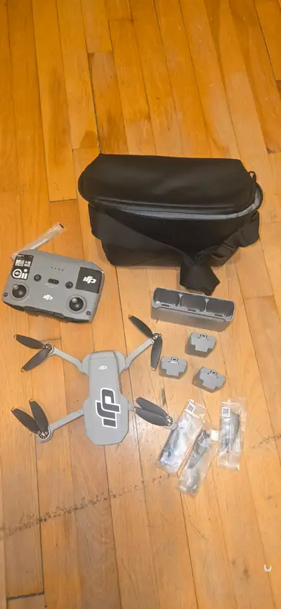 Dji mini with 2 extra batteries, carrying case and extra propellers. 300$