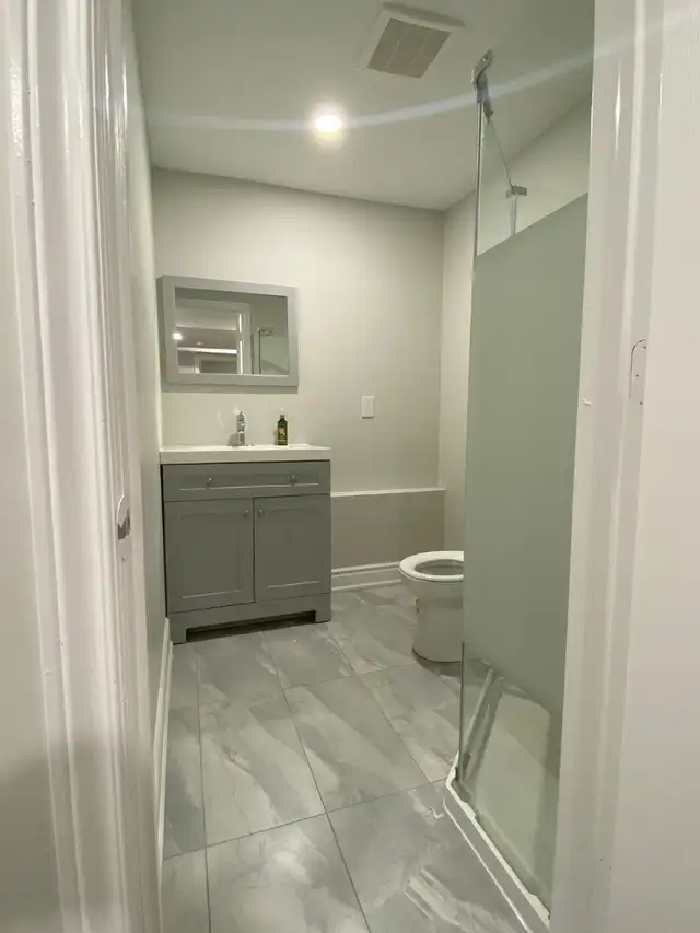 2 BEDROOM ,1 WASH , 2 PARKINGS  , BASEMENT in Long Term Rentals in Mississauga / Peel Region - Image 9