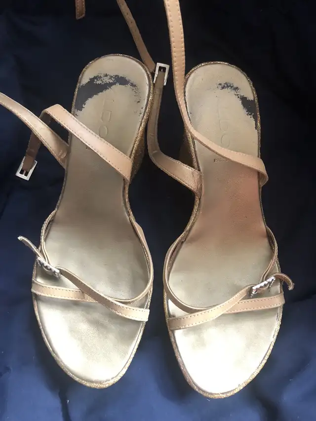 Gold Aldo wedge heels  in Women's - Shoes in Calgary - Image 2