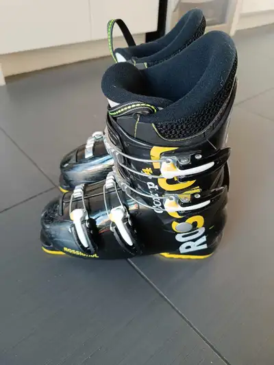 youth Rossignol ski boot , View more