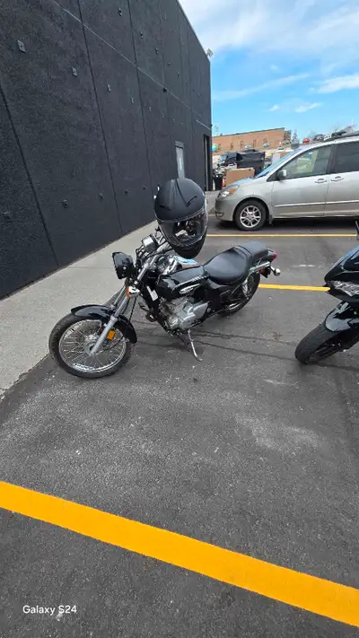 2005 Kawasaki Eliminator , engine 125cc, cruiser type of bike very comfortable sitting position, sup...