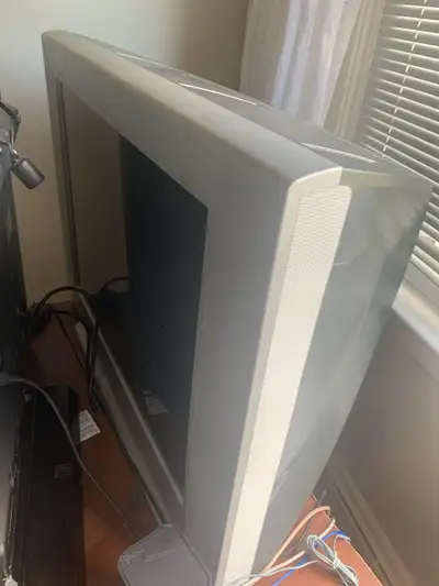 Sony trinitron 32” picture tube tv.  free!, View more