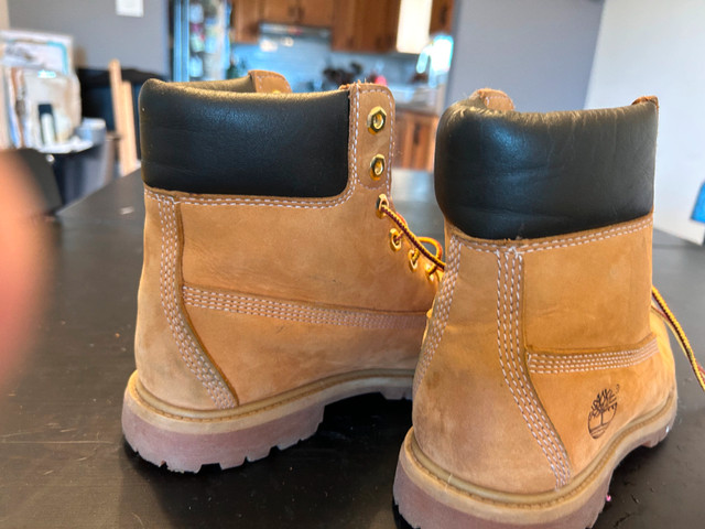 Classic Women's Timberland leather boot size 7 1/2 in Women's - Shoes in Kingston - Image 2