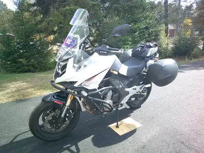 2023 CF MOTO ADVENTURA 650 ,MINT CONDITION ,COMES WITH BUSH GUARD, HEATED GRIPS ,HAND GUARDS,BATTERY...