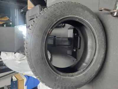 (4) Pneus Hiver Cloutés Nokian Hakkapeliitta 10 Studded Winter Tires 195/65/R15 Profondeur bande de...