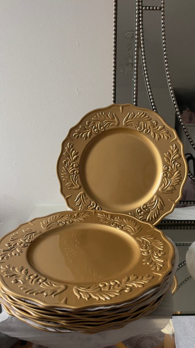 Plates vintage  in Kitchen & Dining Wares in Trenton - Image 3
