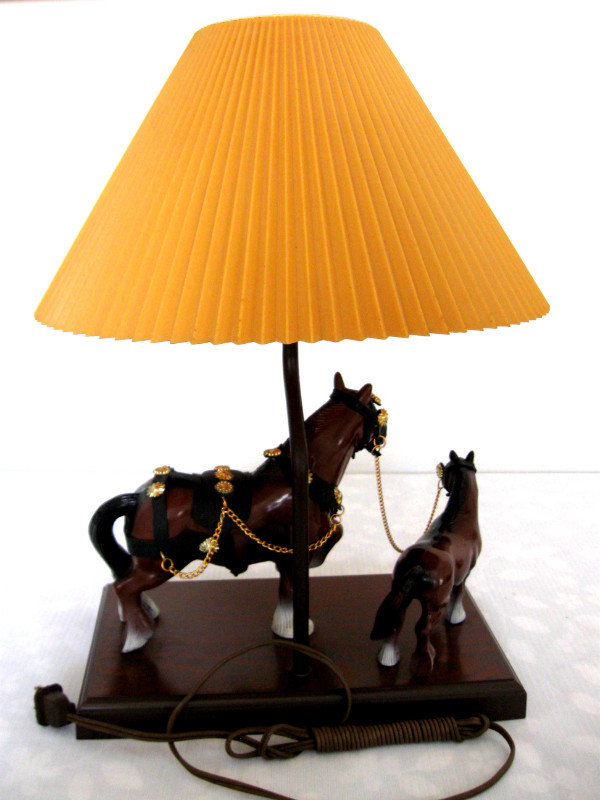 LAMPE 16 POUCES VINTAGE  GILBERT PRODUCTS CLYDESDALE HORSE LAMP in Arts & Collectibles in West Island - Image 4