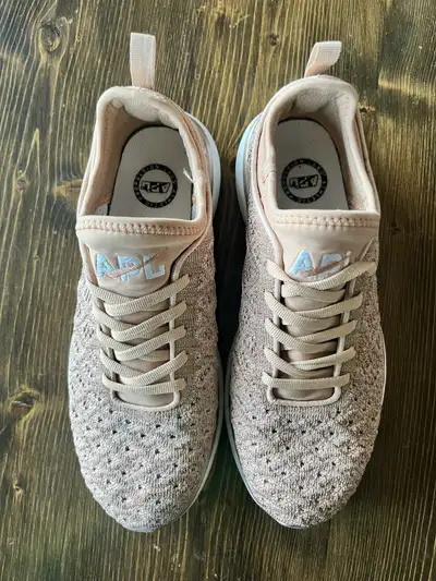 **Pick-up Location: A dog-friendly home in Royal Oak, NW** I’m currently clearing out my closet and...