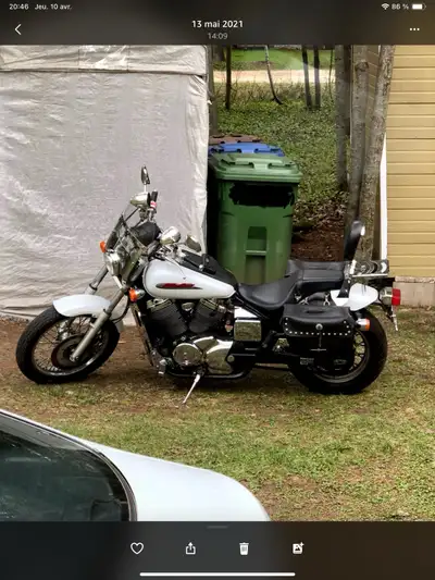 Voici ma Honda Shadow Spirit 2001 avec 87 319 km et un moteur de 750 cc Voici quelques détails suppl...