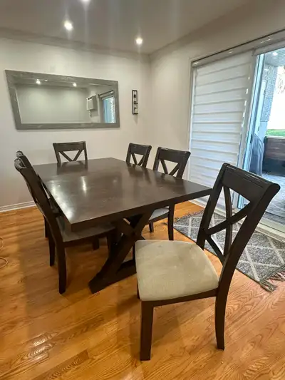 TABLE DE CUISINE EN BOIS AVEC 6 CHAISES ET EXTENSION, View more